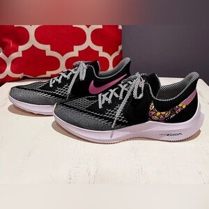 Nike Zoom Winflo 6 - Black and White Sneakers w/ Floral Swoop Accent